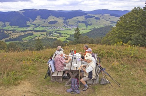 Vesperpause am Bloessling bei einer gefuehrten Wanderung des Schwarzwaldvereins der Ortsgruppe Bernau. Foto: Heike Budig