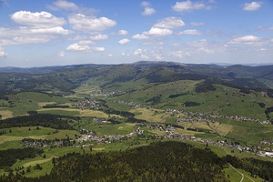Blick auf das weite offene Bernauer Hochtal südlich des Feldbergs. Foto: Achim Mende