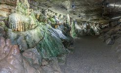 Ein Gang durch die Tropfsteinhöhle in Hasel. Foto: Michael Trefzer.