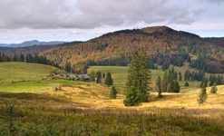 Herbstzeit: Blick auf Krunkelbach-Hütte und Herzogenhorn. Foto: Michael Arndt