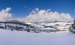 Traum fr Langlufer: Viele Loipen im Bernauer Hochtal fhren ber offene Flchen. Foto: Michael Arndt