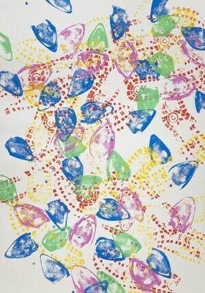 Nevin Aladag, Multipresent, 2024, Stempeldruck von Schuhsohlen mit Linoldruckfarbe auf Papier/ stamp printing with soles of shoes and linocut ink on paper, Blatt 100x70 cm, courtesy the artist, Foto Cora Wöllenstein (C) VG Bild -Kunst, Bonn 2025 Nevin Aladag, Multipresent, 2024, Stempeldruck von Schuhsohlen mit Linoldruckfarbe auf Papier/ stamp printing with soles of shoes and linocut ink on paper, Blatt 100x70 cm, courtesy the artist, Foto Cora Wöllenstein (C) VG Bild -Kunst, Bonn 2025