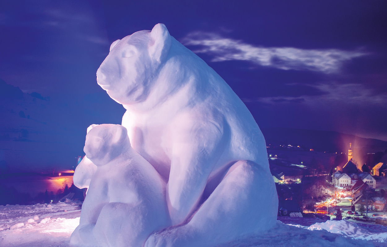 Schneeskulptur Der Eisbär. Foto: Birgit-Cathrin Duval