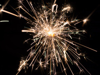 Wunderkerze an Silvester &copy; pixabay TheoCrazzolara 